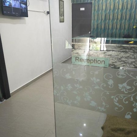 Hotel Ambience Sarkhej Buitenkant foto