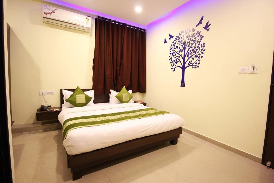 Hotel Ambience Sarkhej Buitenkant foto