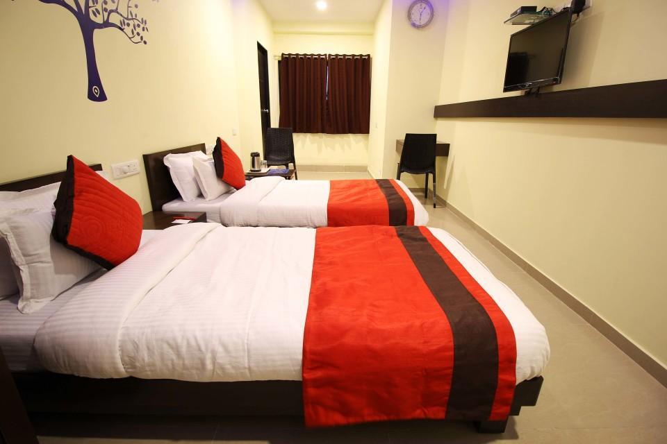Hotel Ambience Sarkhej Buitenkant foto