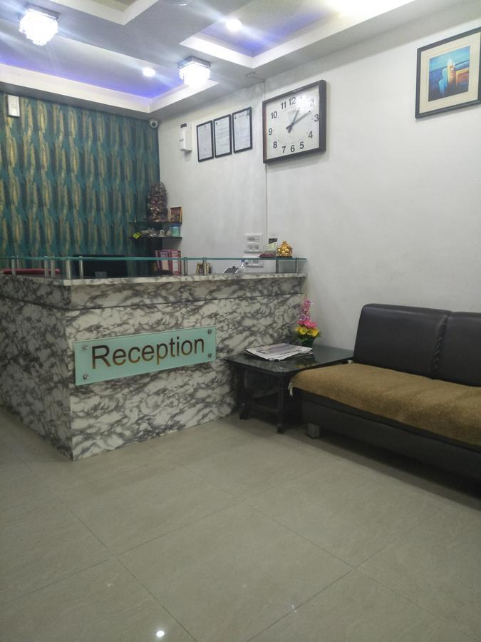 Hotel Ambience Sarkhej Buitenkant foto