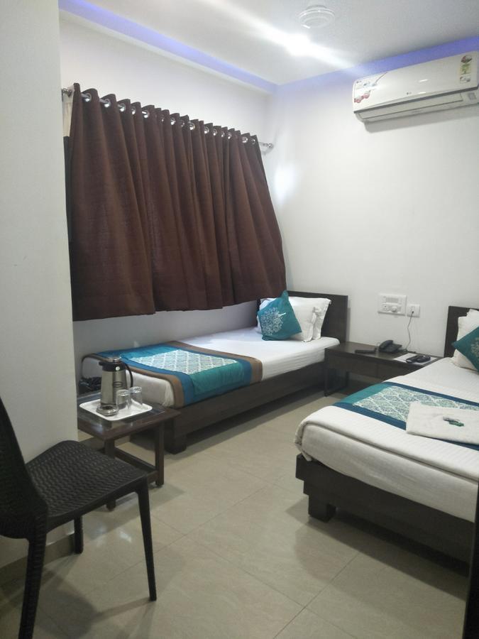 Hotel Ambience Sarkhej Buitenkant foto